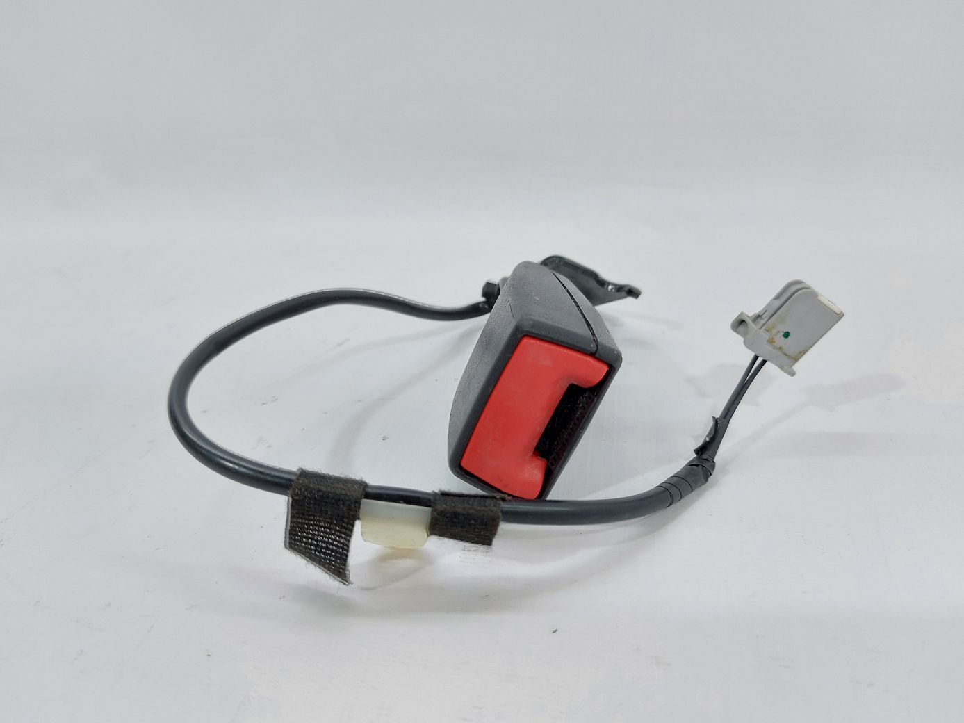 Volt Замок ремня безпеки задній правий Chevrolet Volt 2013-2015 19299674 Chevrolet Volt 2