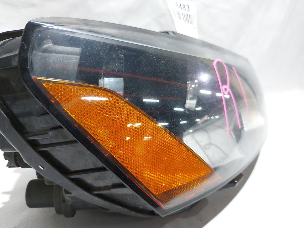 Товари з дефектами Фара передня права (дефект) Volkswagen Passat S 2012-2015 561941006D Volkswagen Passat S 13