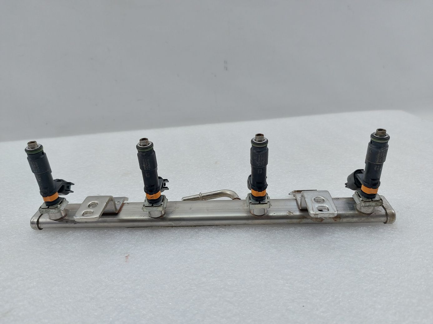 Dart Топливная рампа Dodge Dart 2013-2016 4593987AC Dodge Dart 2