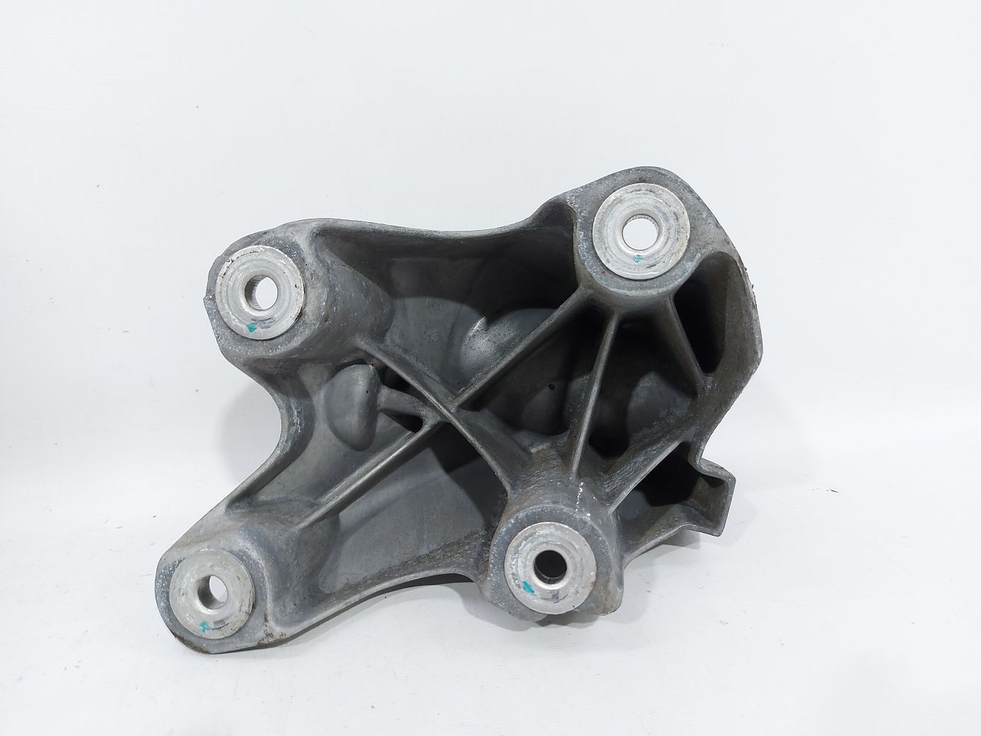 Ats Кронштейн подушки лівий Cadillac ATS 2013-2015 20841853 Cadillac ATS 3