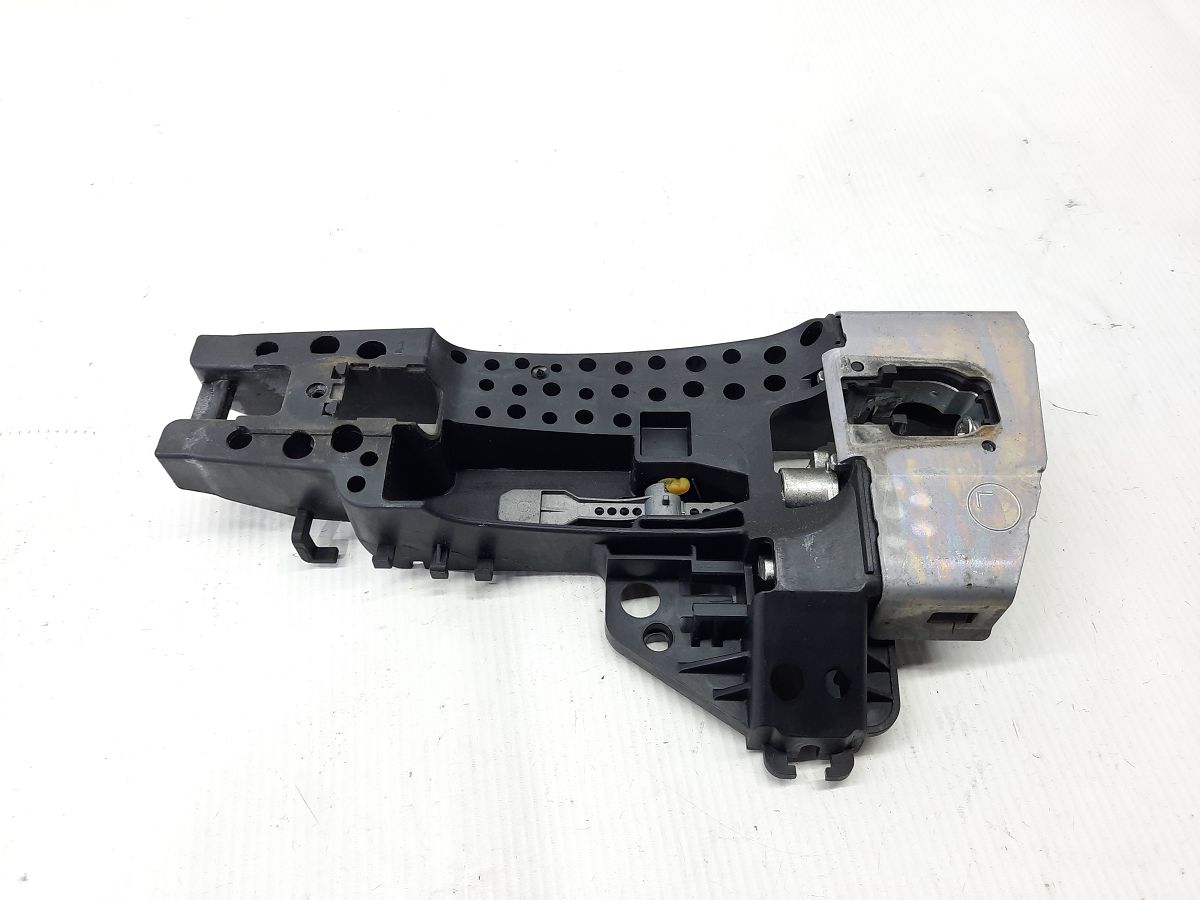 A4. Кронштейн ручки зовнішніх дверей передніх лівих Audi A4 2009-2016 8T1837885B Audi A4