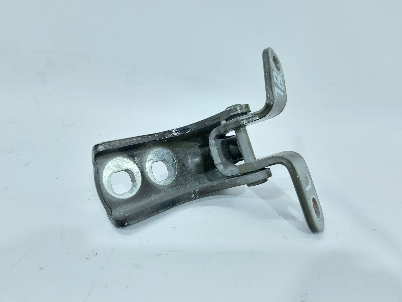 Volt Петля двери передней левой/правой верхняя Chevrolet Volt 2011-2015 20992730 Chevrolet Volt 3