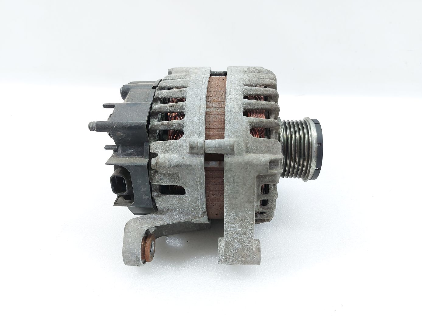 Trax. Генератор Chevrolet Trax 2015-2021 13597226 Chevrolet Trax