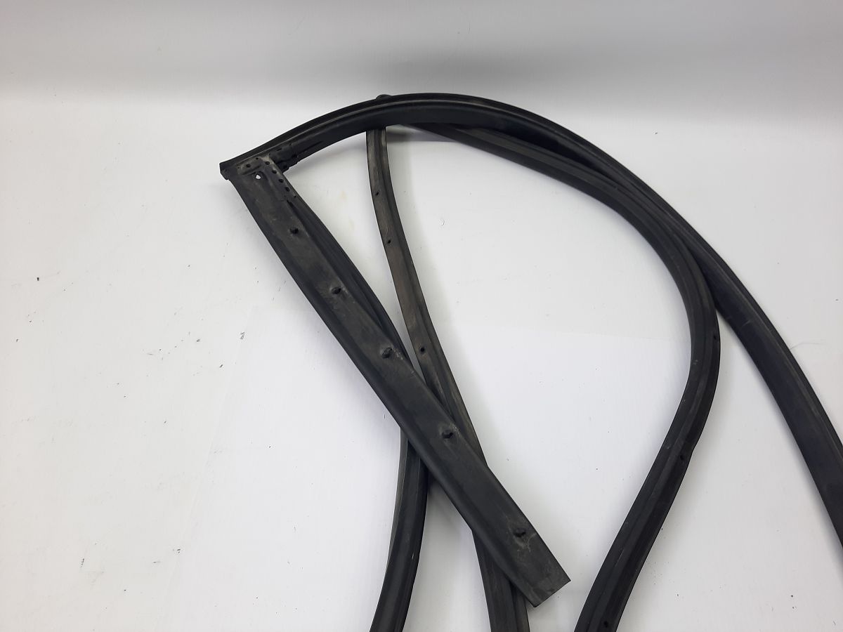 Forte Ущільнювальна гумка дверей задніх лівих Kia Forte 2014-2016 83130A7000 Kia Forte 2