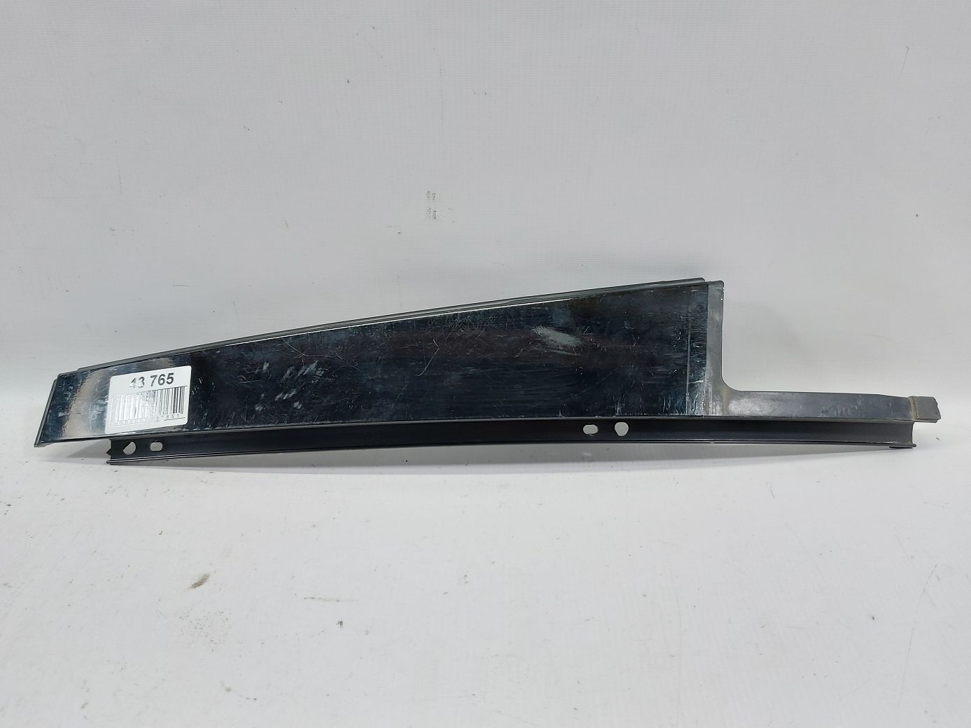 7 series. Накладка стійки дверей задньої правої BMW 7 2009-2015 51357185234 BMW 7