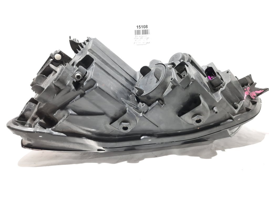 Товари з дефектами Фара передня права (дефект) Volkswagen Passat S 2012-2015 561941006D Volkswagen Passat S 33