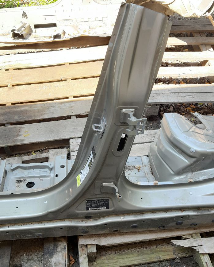 328i xdrive. Стійка центральна права (метал) BMW 328i xDrive 2006-2012 41217277332 BMW 328i xDrive