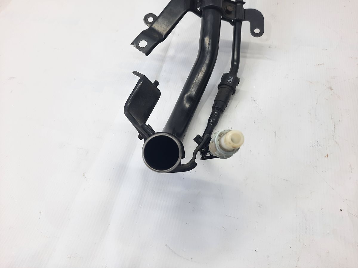 Insight Заливная горловина Honda Insight 2010 17649TM8L01 Honda Insight 4