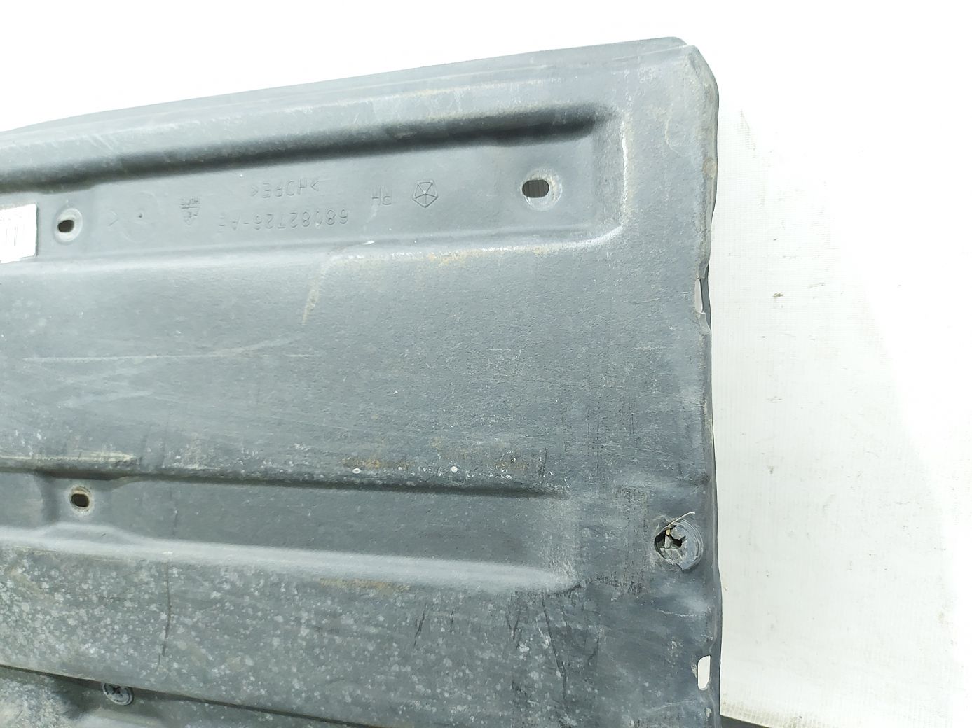 Dart Защита днища передняя правая Dodge Dart 2013-2019 68082726AD Dodge Dart 4