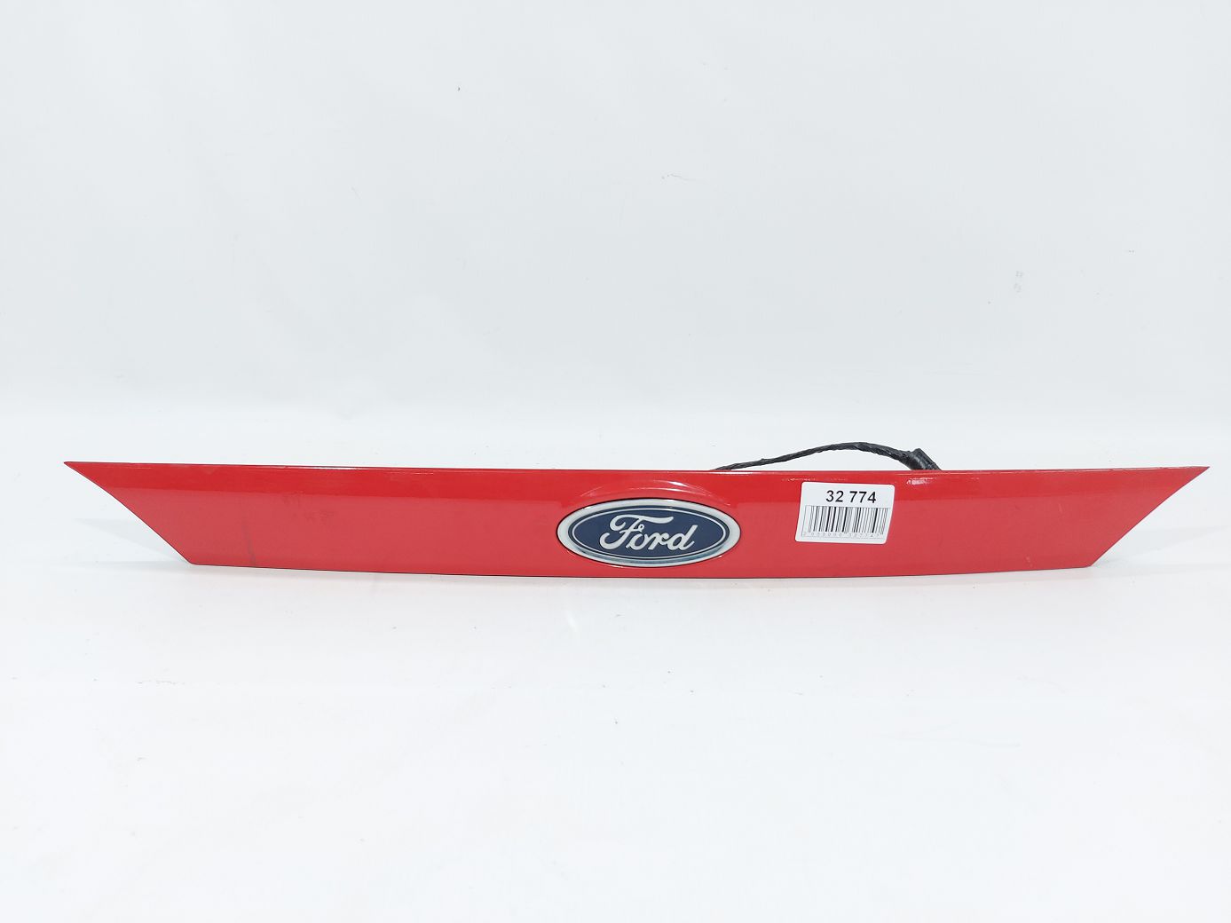 Fiesta sedan. Накладка кришки багажника Ford Fiesta sedan 2014-2019 D2BZ5443400CA Ford Fiesta sedan