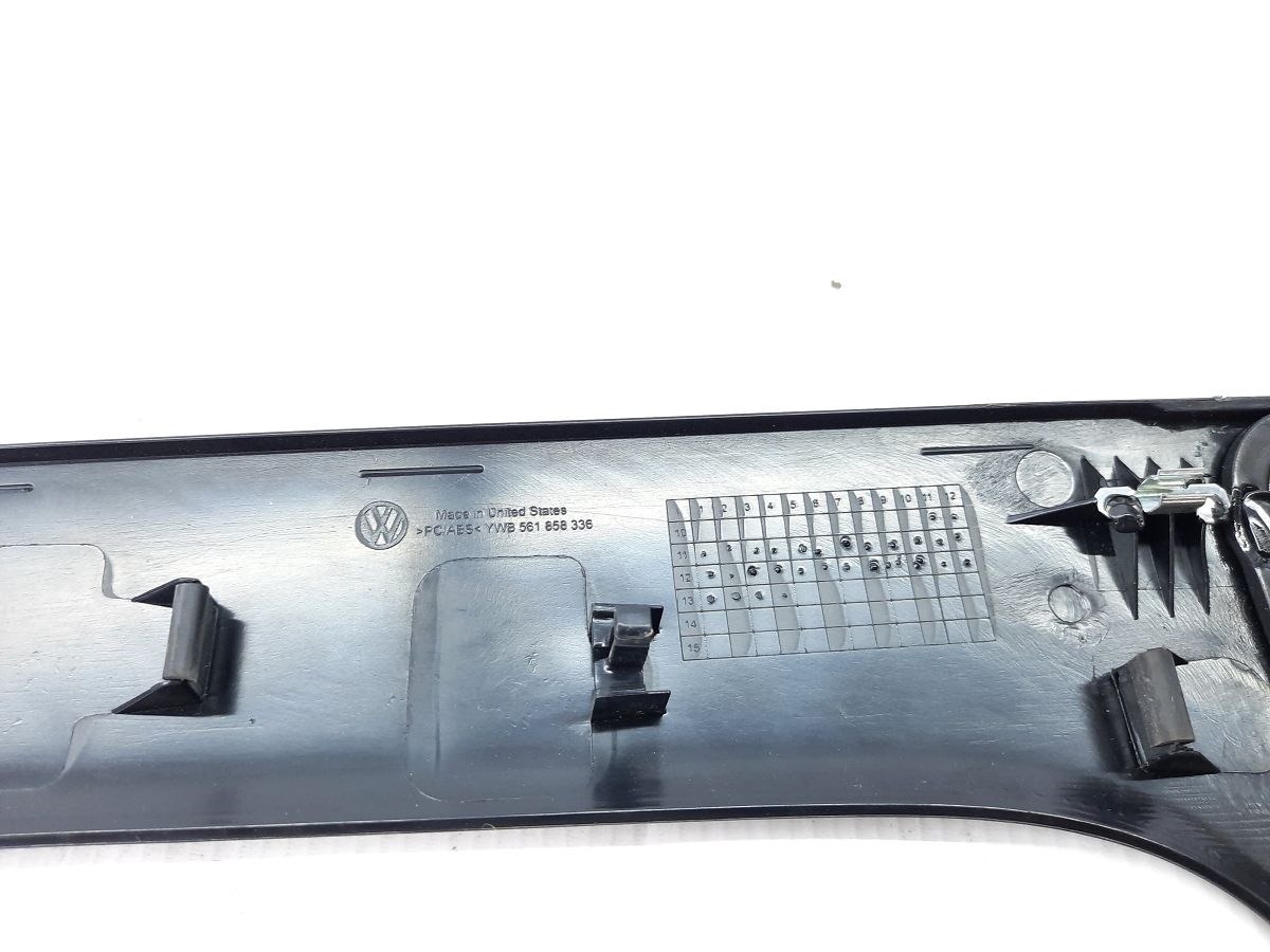 Passat s Накладка торпеди права (декор) Volkswagen Passat S 2014-2015 561857212D Volkswagen Passat S 7