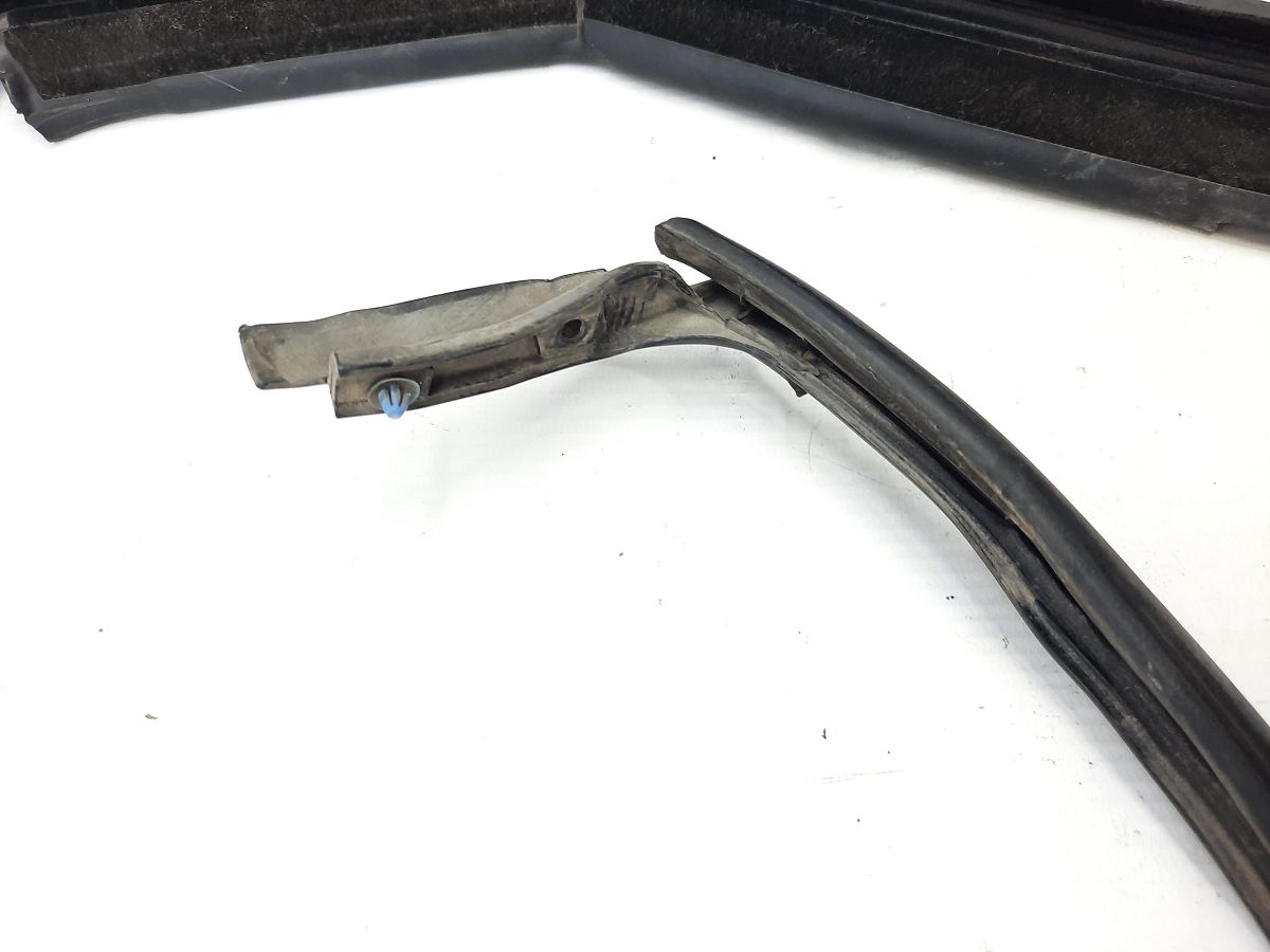Passat s Молдинг скла зовнішні двері задньої лівої Volkswagen Passat S 2012-2020 561839643A Volkswagen Passat S 5