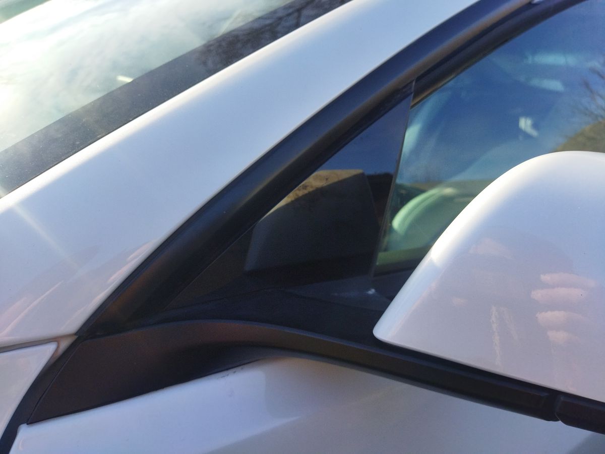 Model 3. Накладка зеркала левого (треугольник) Tesla Model 3 2020-2024 113065500E Tesla Model 3