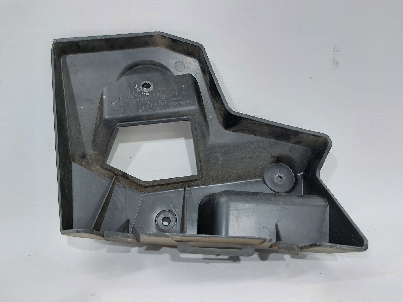 Volt Кріплення бампера заднього праве верхнє Chevrolet Volt 2011-2015 22793094 Chevrolet Volt 6