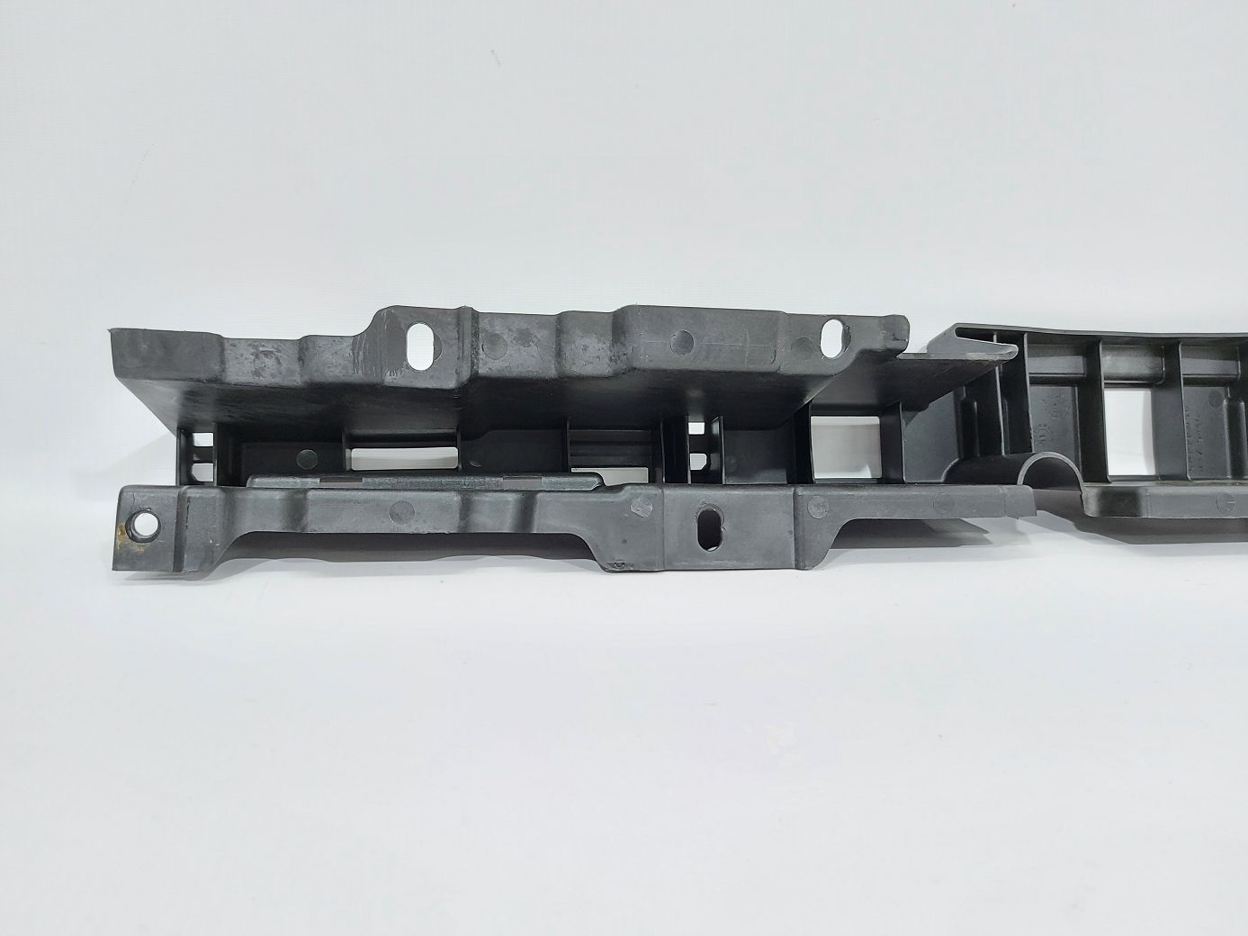 Volt Кріплення задньої панелі багажного відділення Chevrolet Volt 2011-2015 22779981 Chevrolet Volt 7