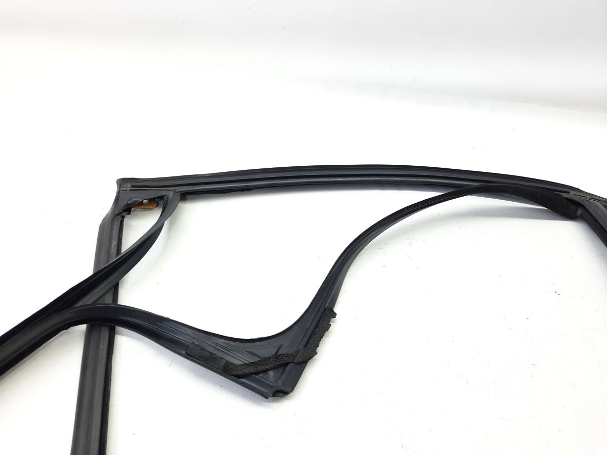 Malibu Напрямна гумка скла дверей задньої лівої Chevrolet Malibu 2013-2016 23478314 Chevrolet Malibu 7 Malibu Напрямна гумка скла дверей задньої лівої Chevrolet Malibu 2013-2016 23478314 Chevrolet Malibu 7