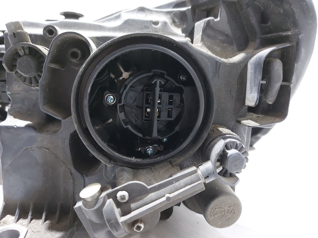 Товари з дефектами Фара передня права (дефект) Volkswagen Passat S 2012-2015 561941006D Volkswagen Passat S 19