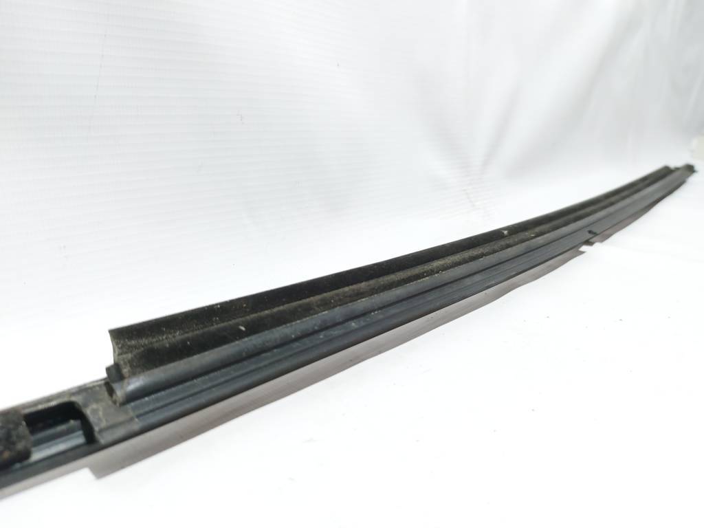 3 Ущільнювальна гумка скла двері передньої правої зовнішня Mazda 3 2014-2018 BHN9-50-640C Mazda 3 7