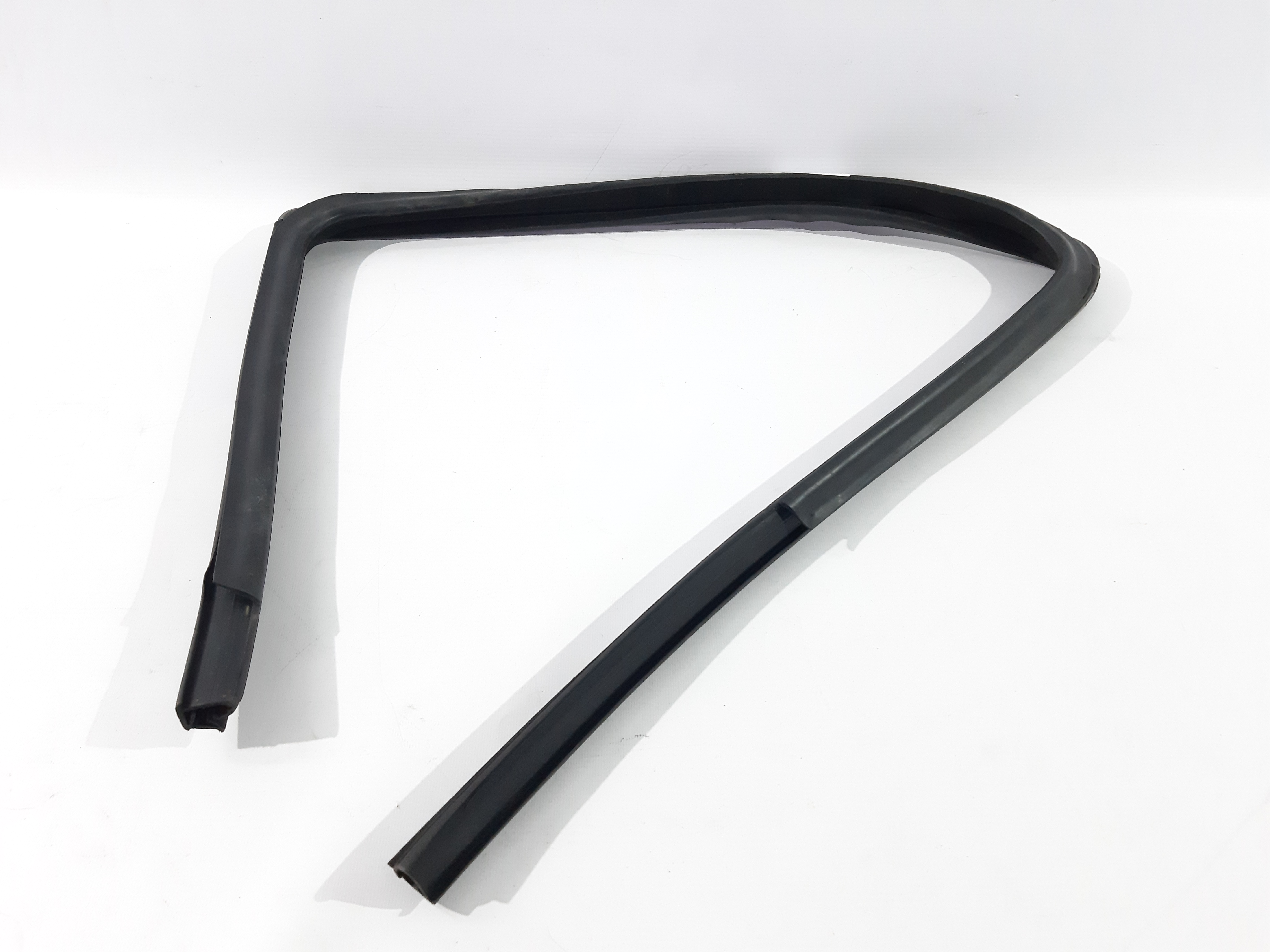 Nitro. Уплотнитель стекла Dodge Nitro 2011 55360937AB Dodge Nitro