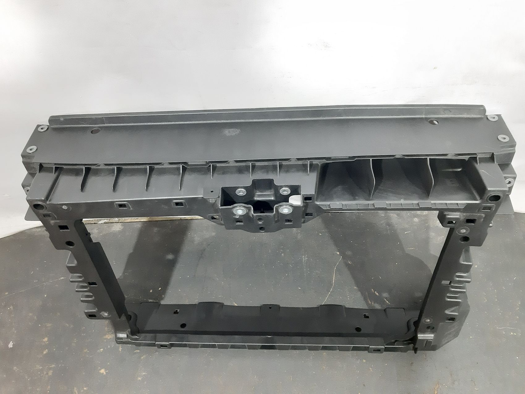  Передняя панель (телевизор) Volkswagen Passat B8 `16-19 Volkswagen Passat B8 8