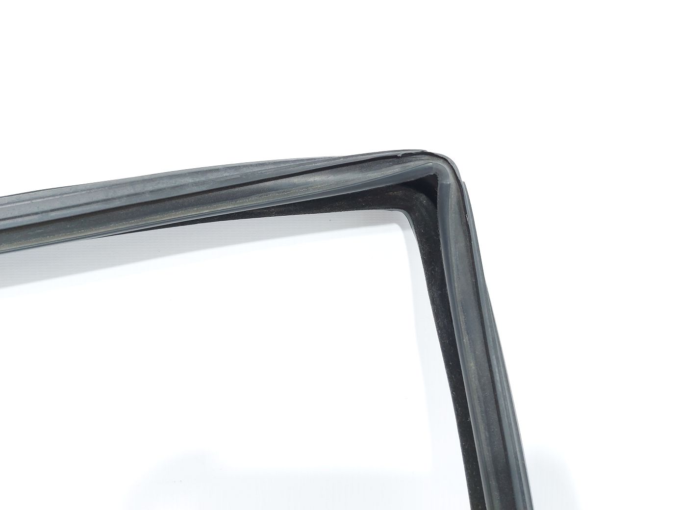 Compass Направляющая резинка стекла двери передней правой Jeep Compass 2007-2017 5074656AF Jeep Compass 7