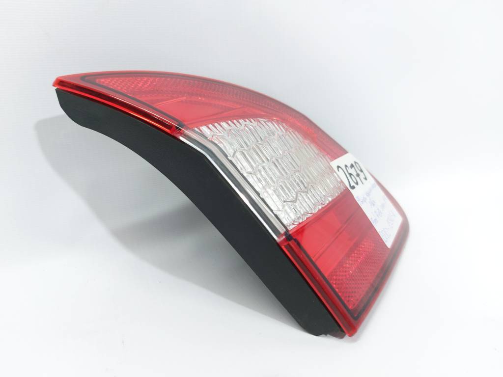 Fiesta sedan Ліхтар кришки багажника лівий Ford Fiesta sedan 2011-2013 BE8Z15501A Ford Fiesta sedan 2