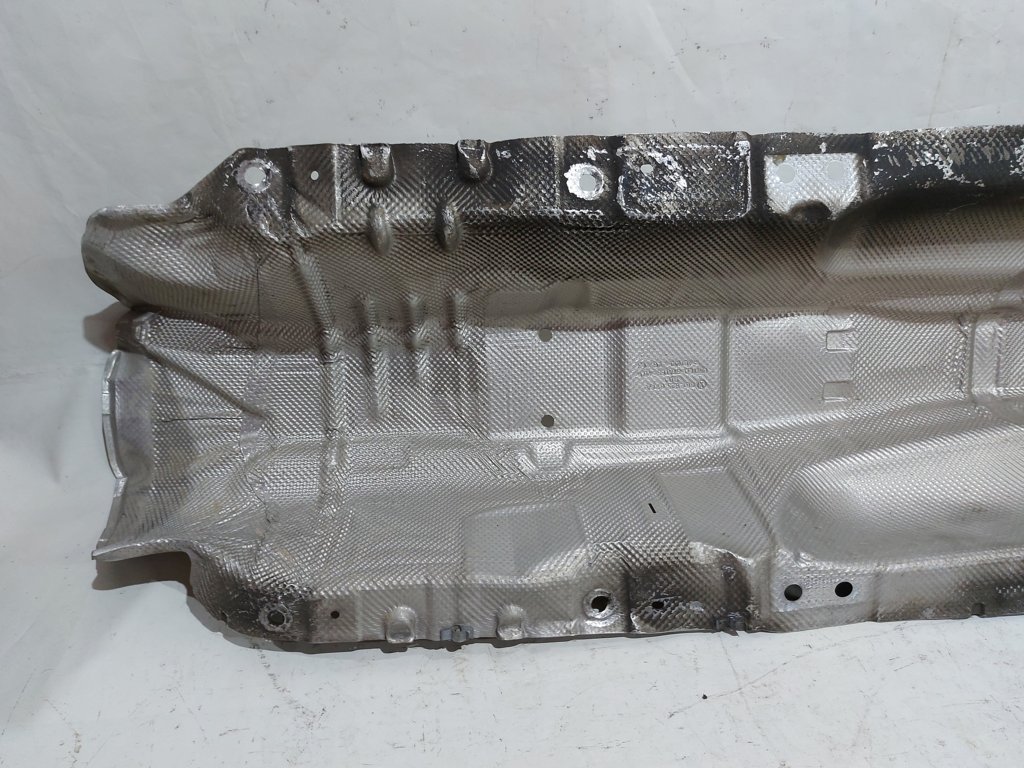 Passat s Термоэкран средней части глушителя Volkswagen Passat S 2012-2018 561825721 Volkswagen Passat S 5