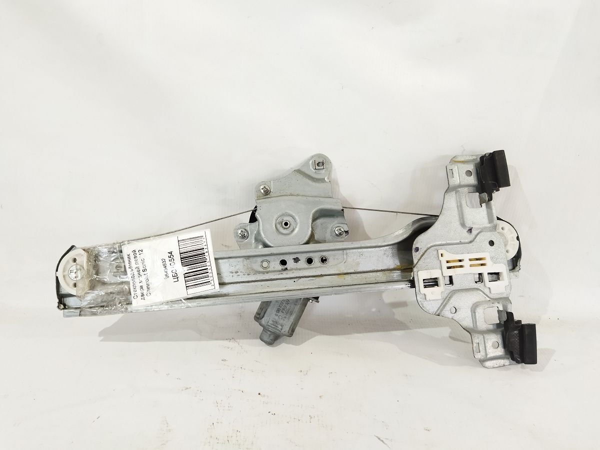Sonic. Стеклоподъёмник двери задней левой Chevrolet Sonic 2012 95494532 Chevrolet Sonic