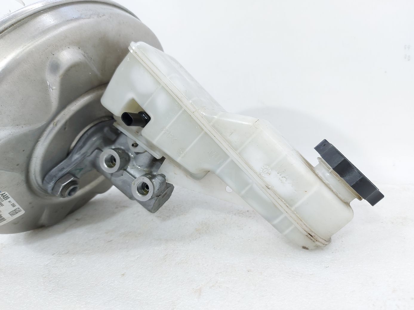 Malibu Головний гальмівний циліндр Chevrolet Malibu 2016-2021 84118574 Chevrolet Malibu 3