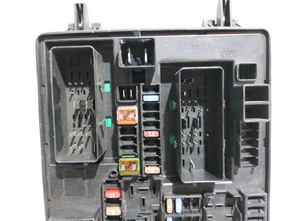 Ats Блок запобіжників салону задній Cadillac ATS 2015 22959736 Cadillac ATS 7