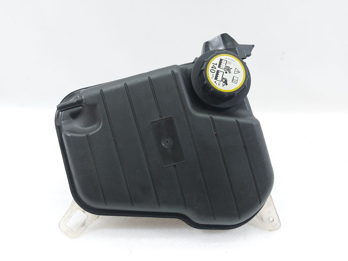 Товары с дефектами Расширительный бачок системы охлаждения (не работает поплавок в бачке) Jaguar XF 2010-2015 C2Z29118 Jaguar XF 2