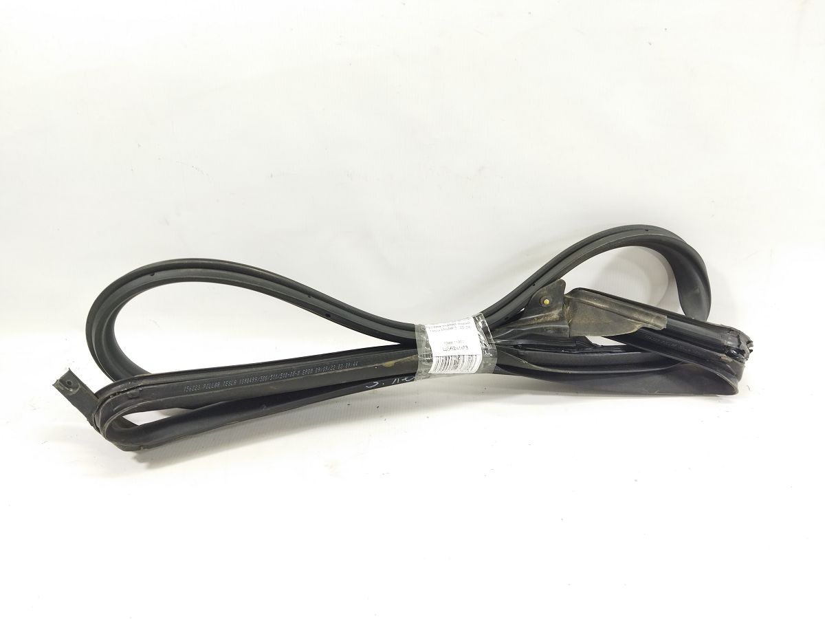 Model 3 Уплотнитель дверного проема задний левый Tesla Model 3 2020-2024 109051100К Tesla Model 3 2