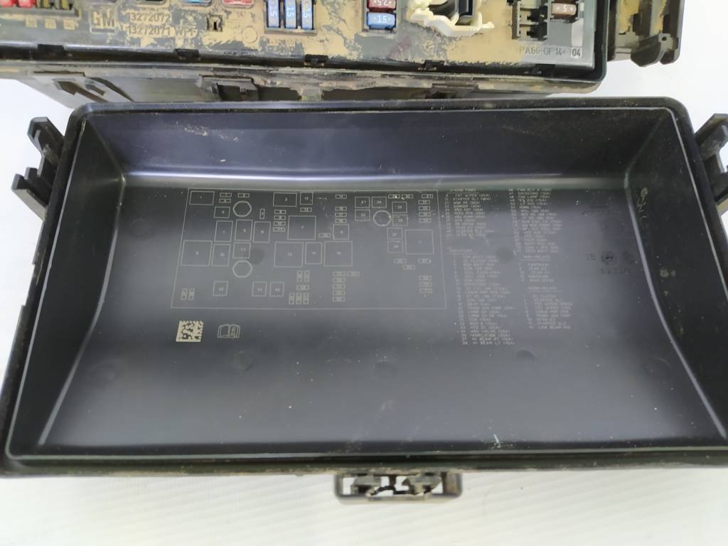 Malibu Блок предохранителей моторного отсека Chevrolet Malibu 2014-2016 23424338 Chevrolet Malibu 4