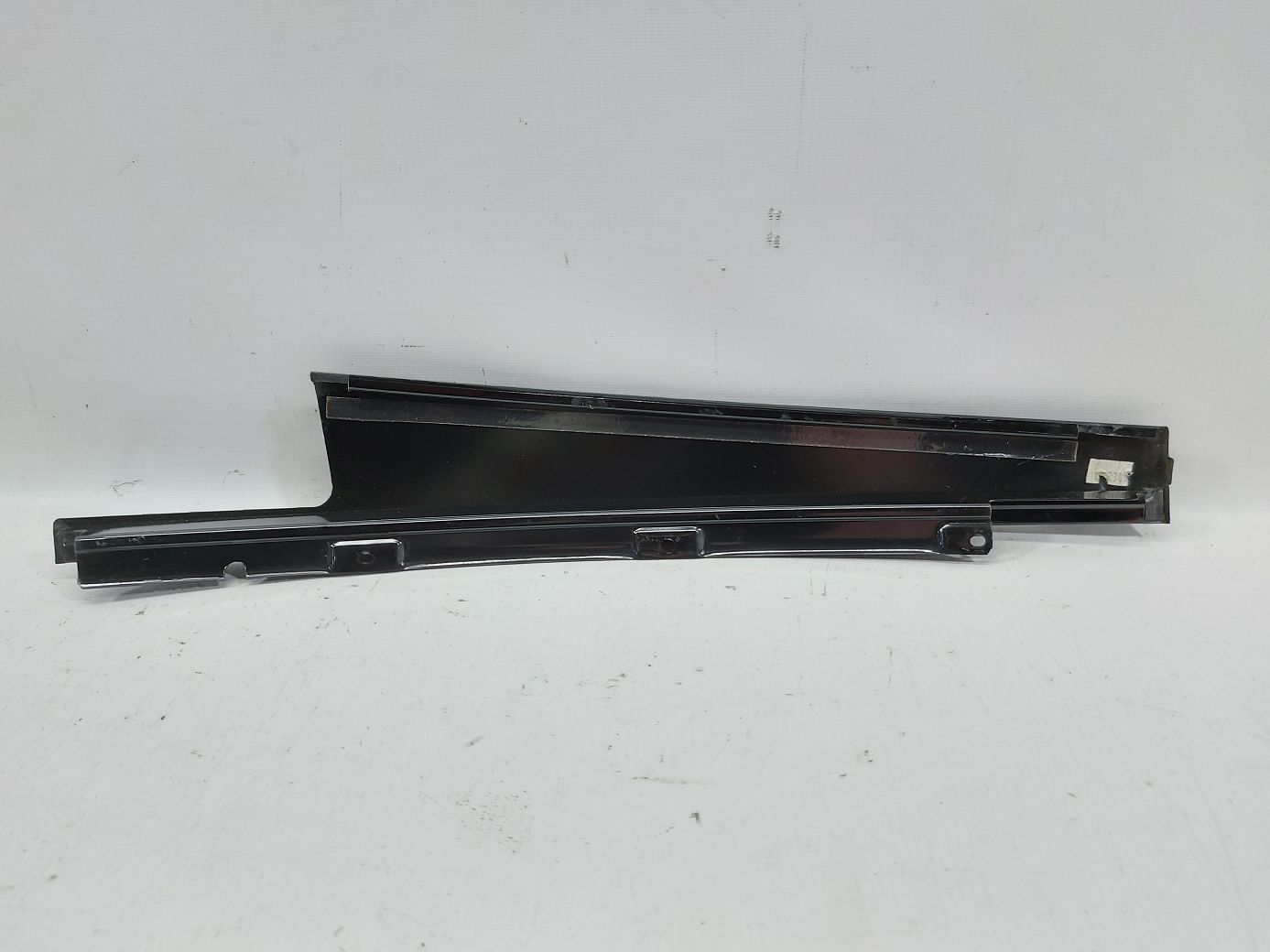 Товары с дефектами Накладка стойки двери задней правой (с дефектом) глянец Chrysler 200 2015-2017 68144228AB Chrysler 200 3