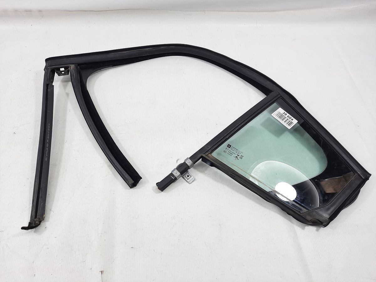 Cruze Ущільнювач скла дверей задньої лівої (кватирка) Chevrolet Cruze 2016-2018 84406632 Chevrolet Cruze 4