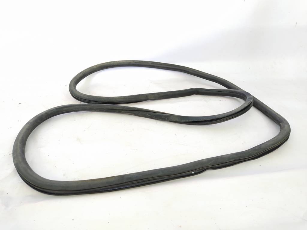 200 limited Ущільнювальна гумка прорізу дверей передньої правої Chrysler 200 Limited 2015-2017 68144958AC Chrysler 200 Limited 2