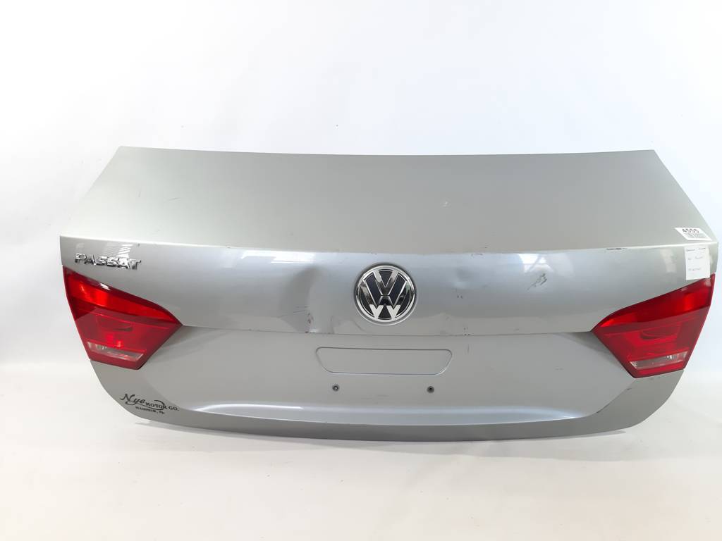 Passat Кришка багажника Volkswagen Passat 2012-2015 561827025D Volkswagen Passat 1
