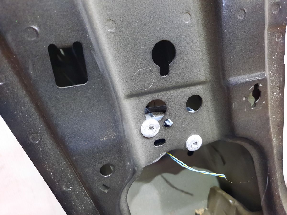 5 series Стойка центральная левая (металл) BMW 5 series 2011-2016 41217240477 BMW 5 series 9