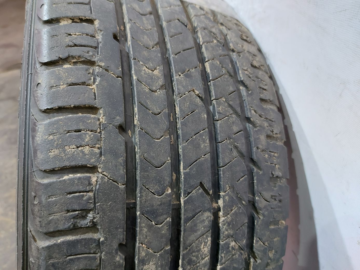 Всесезонные шины Гума GoodYear Eagle Sport 225/45R17 14