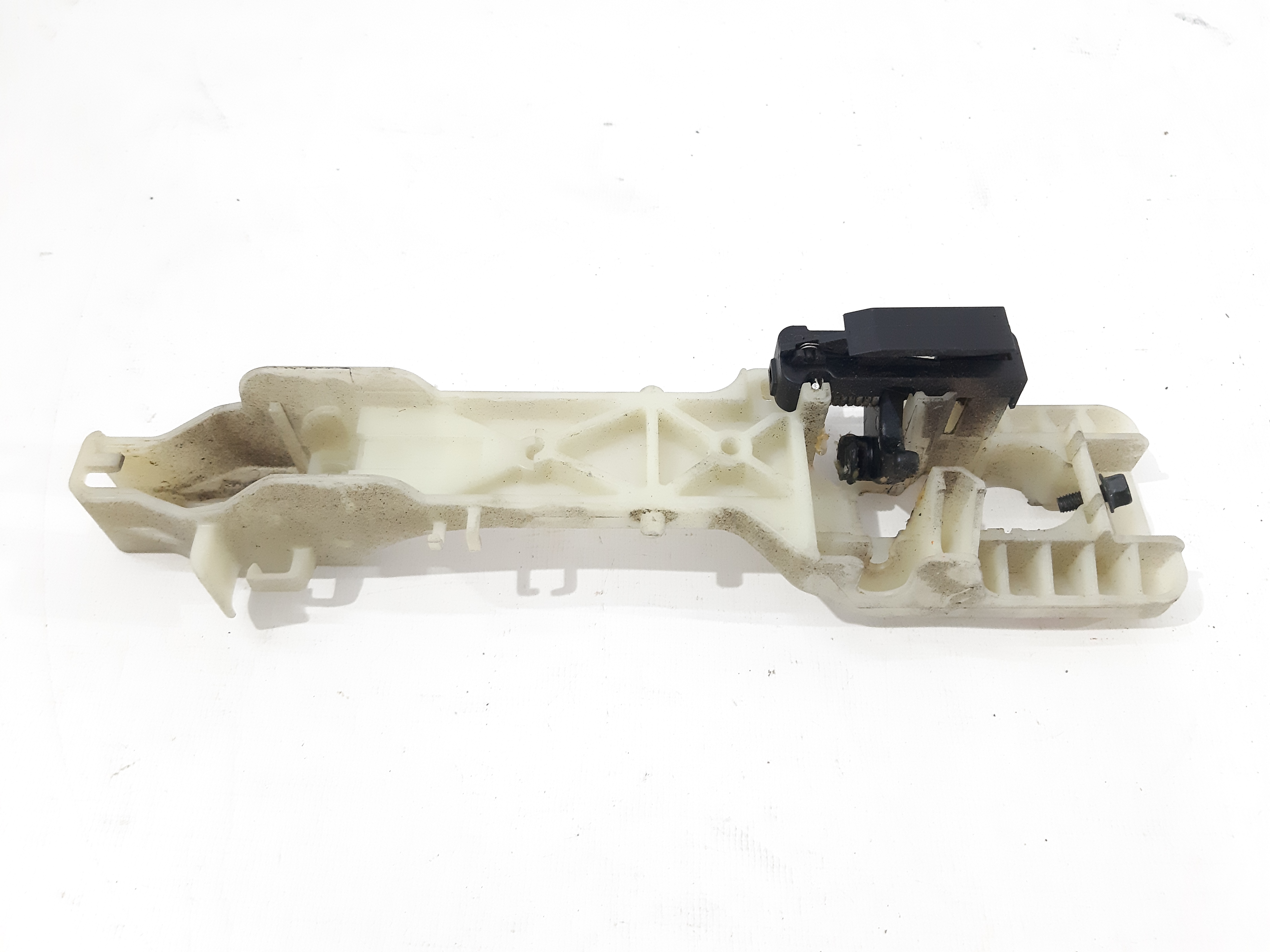 Sonata Кронштейн внешней ручки двери передней левой Hyundai Sonata 2011-2014 826553S000 Hyundai Sonata 8