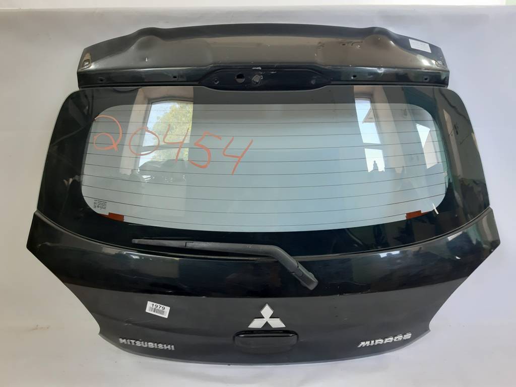 Mirage. Кришка багажника задні двері голі Mitsubishi Mirage 2014-2017 5801B487 Mitsubishi Mirage