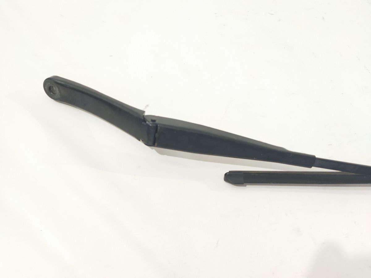 Fiesta Повідець двірника лівий Ford Fiesta 2011-2019 FE8Z17527A Ford Fiesta 3