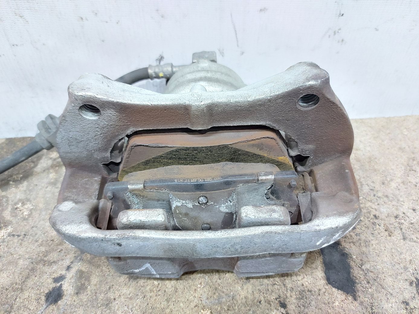 Volt Супорт гальмівний передній лівий Chevrolet Volt 2011-2015 13301226 Chevrolet Volt 2