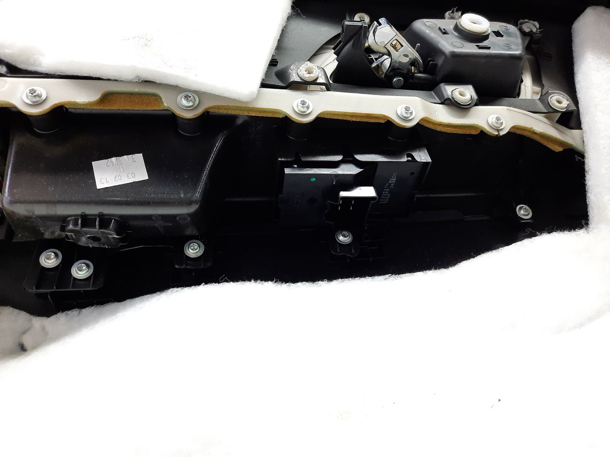 Cruze Карта двери передней правой (черная) кожа Chevrolet Cruze 2011-2014 95319536 Chevrolet Cruze 8