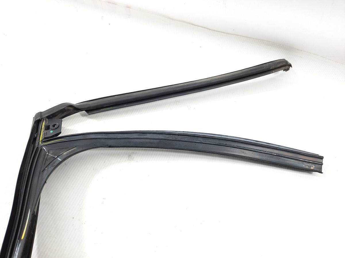 Cruze Ущільнювач скла дверей задньої лівої (кватирка) Chevrolet Cruze 2016-2018 84406632 Chevrolet Cruze 3