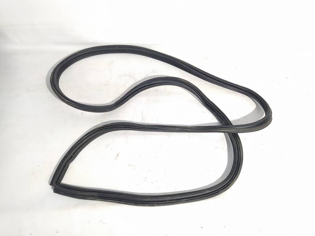 Malibu. Ущільнювальна гумка дверей передньої правої Chevrolet Malibu 2013-2016 25911998 Chevrolet Malibu