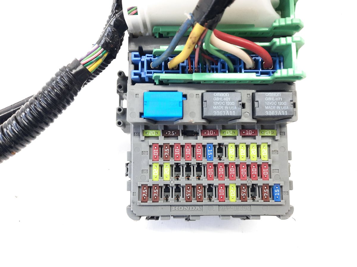 Accord Блок предохранителей салона Honda Accord Sedan 2013-2017 38200T2AA01 Honda Accord Sedan 4