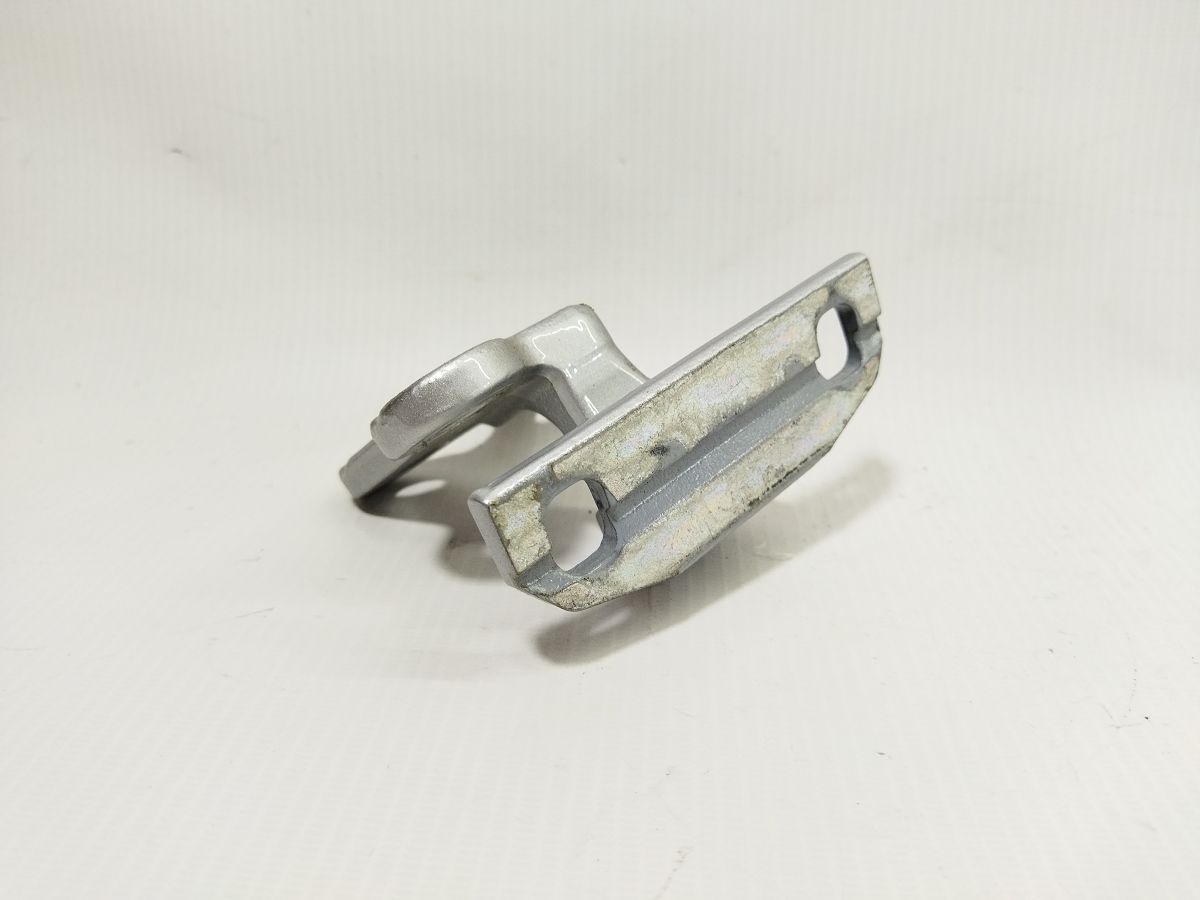 S60 Петля дверей передньої правої нижня Volvo S60 2011-2018 31298466 Volvo S60 4