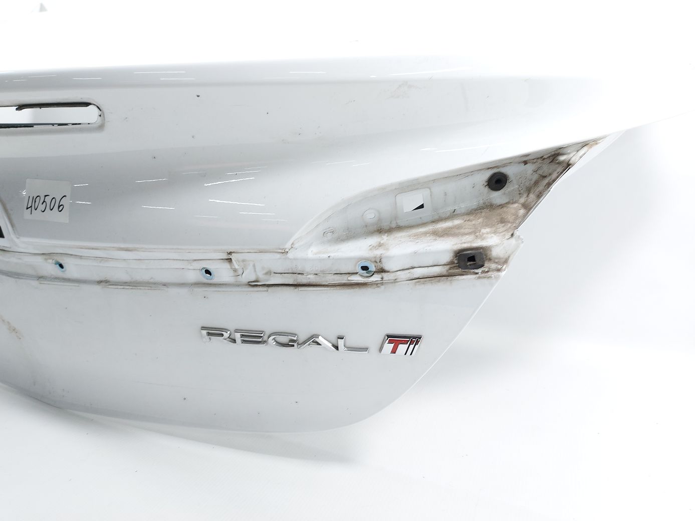 Regal Крышка багажника Buick Regal 2014-2017 23221622 Buick Regal 3