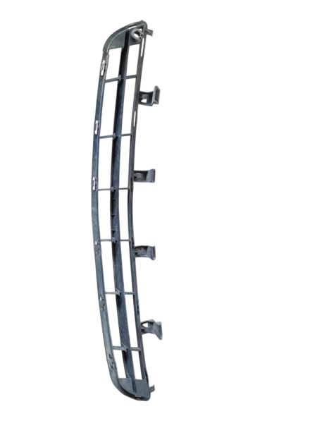 Regal Решітка переднього бампера нижня Buick Regal 2014-2017 13484177 Buick Regal 2